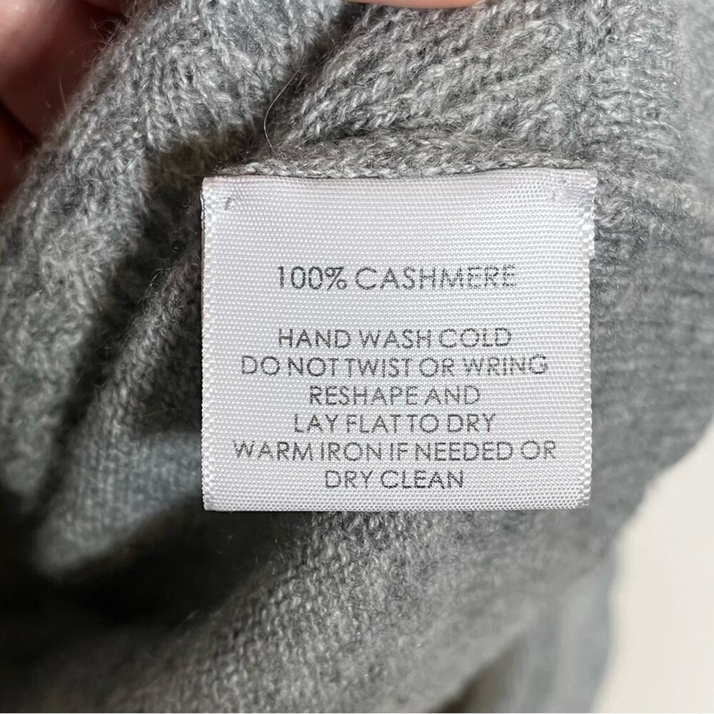 WYTHE NY 100% Cashmere Gray V-Neck Sweater Size XS Luxury Soft Knit - Picture 6 of 6